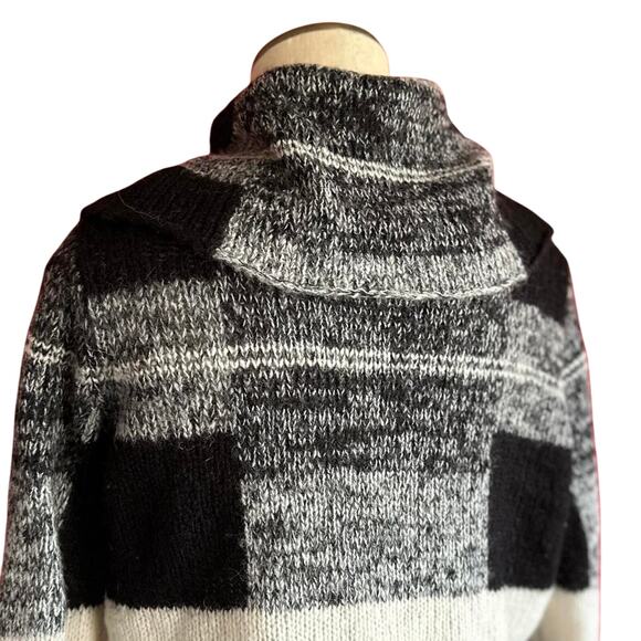Chicos Sweater Womens Size 1X Black White Block Abstract Cozy Cowl Neck Wool - Picture 5 of 8
